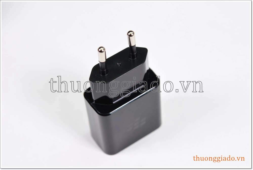Củ sạc nhanh Blackberry QC13EU hỗ trợ Qualcomm Quick Charge 3.0 Củ sạc nhanh Blackberry QC13EU hỗ trợ Qualcomm Quick Charge 3.0