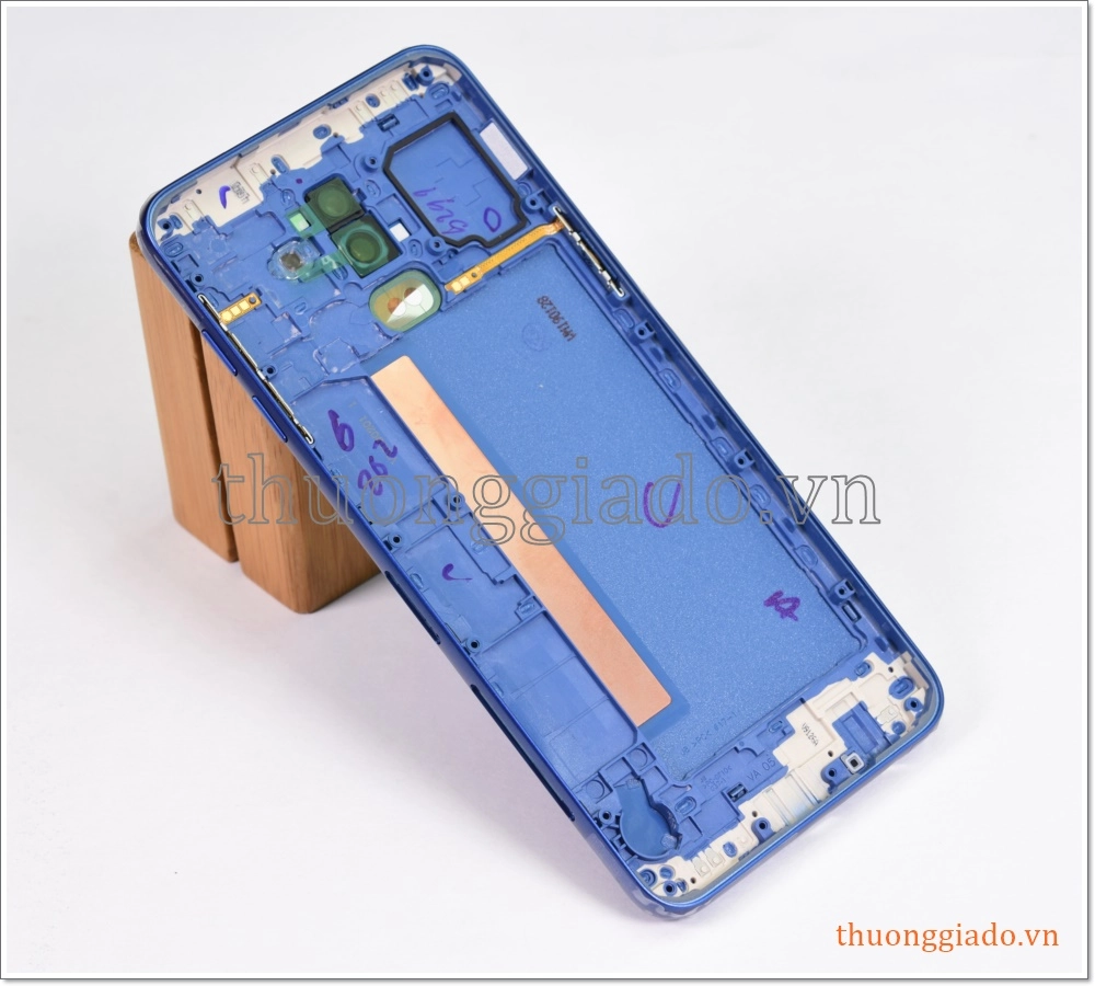 Thay vỏ Samsung Galaxy J8 (2018)/ J810 (kèm phím chỉnh âm lượng và kính camera sau)
