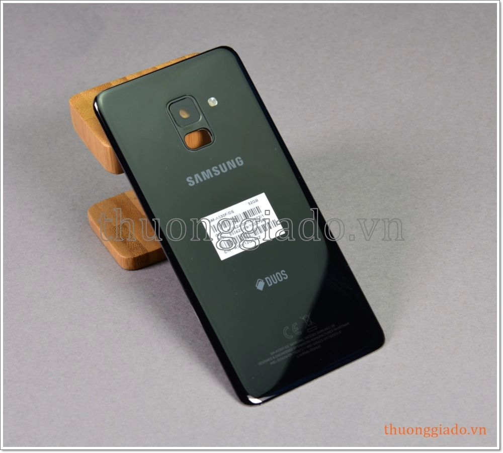 Thay kính lưng Samsung Galaxy A8 (2018)/ A530, Hàng zin tháo máy, kèm kính camera sau Thay kính lưng Samsung Galaxy A8 (2018)/ A530, Hàng zin tháo máy, kèm kính camera sau