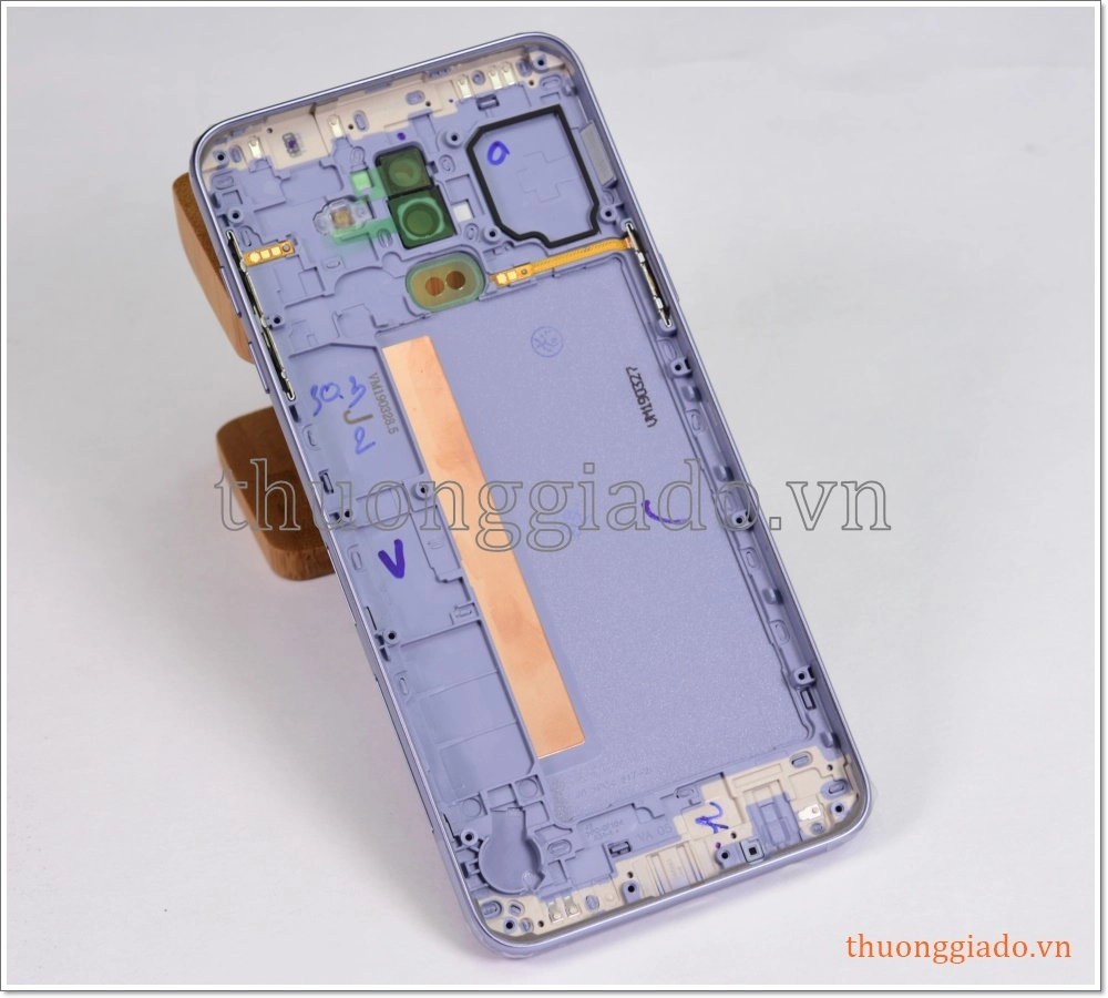 Thay vỏ Samsung Galaxy J8 (2018)/ J810 (kèm phím chỉnh âm lượng và kính camera sau)