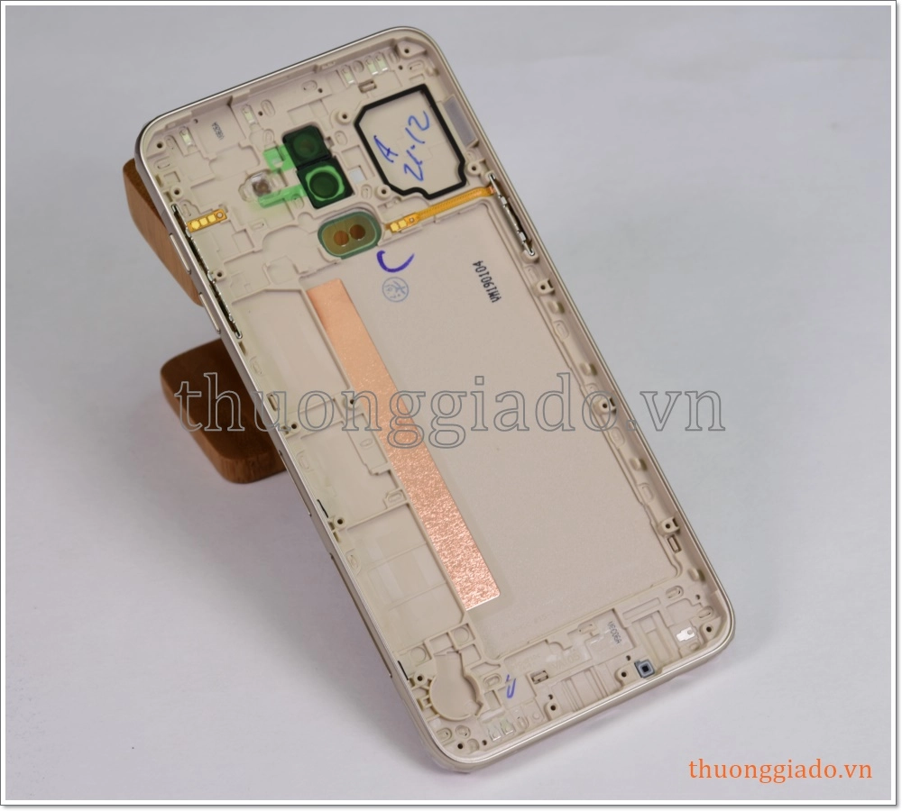 Thay vỏ Samsung Galaxy J8 (2018)/ J810 (kèm phím chỉnh âm lượng và kính camera sau)