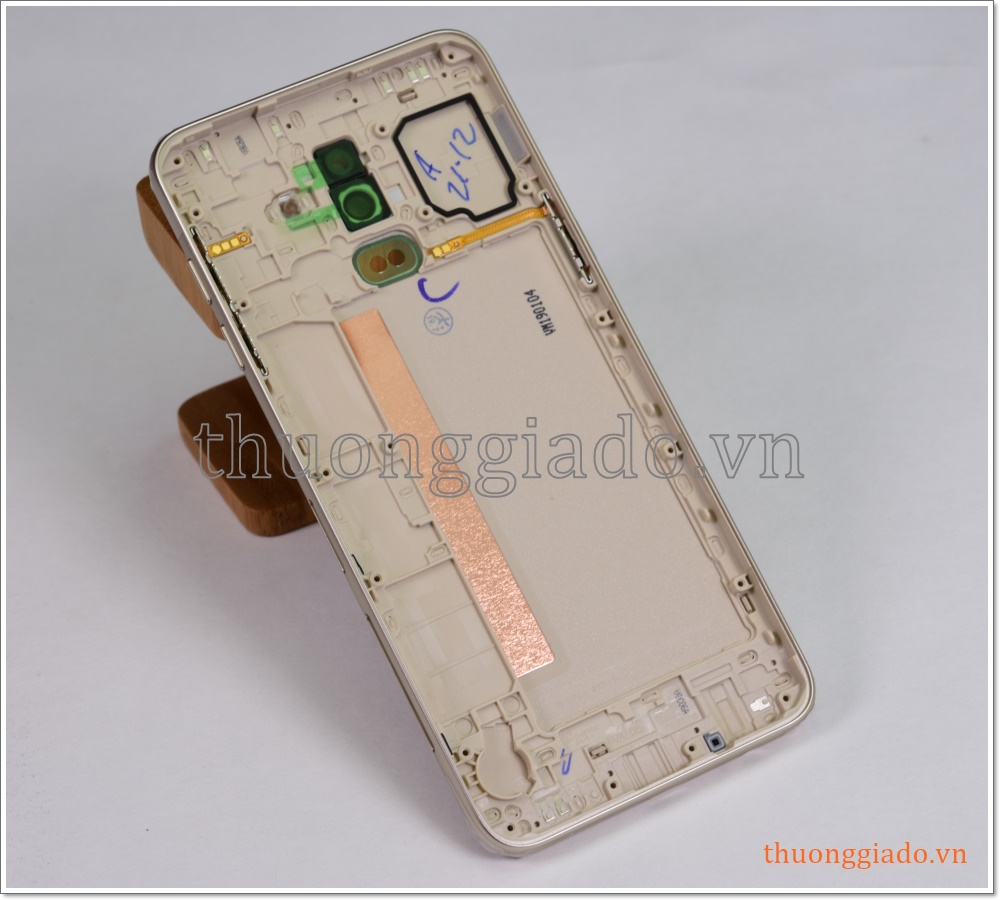 Thay vỏ Samsung Galaxy J8 (2018)/ J810 (kèm phím chỉnh âm lượng và kính camera sau)