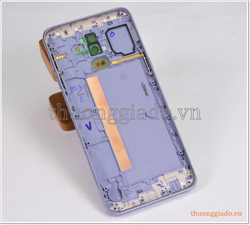 Thay vỏ Samsung Galaxy J8 (2018)/ J810 (kèm phím chỉnh âm lượng và kính camera sau)