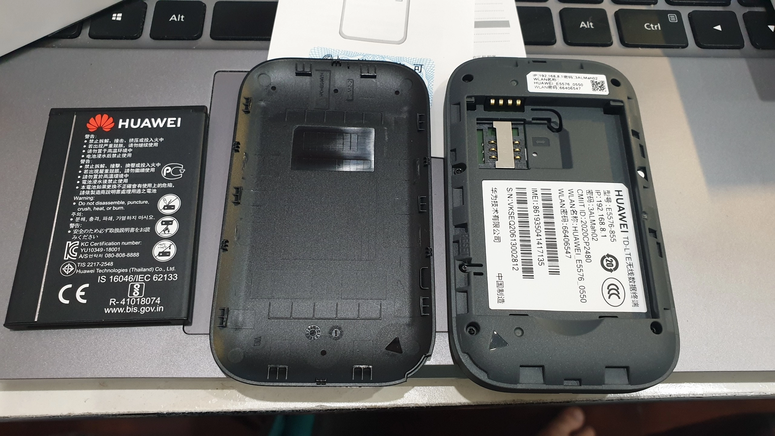 Thiết bị phát WIFI từ sim 4G/ sim 3G Huawei E5576-855 (WIFI 3, 150Mb/s, 16 thiết bị) Thiết bị phát WIFI từ sim 4G/ sim 3G Huawei E5576-855 (WIFI 3, 150Mb/s, 16 thiết bị)