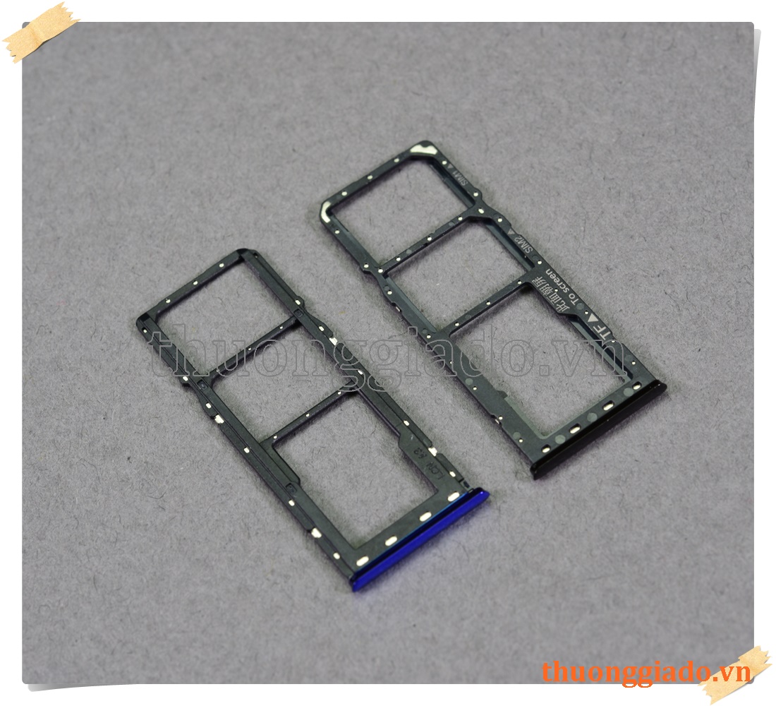 Khay sim Realme 3, gồm 03 ngăn chứa nano sim, kèm theo thẻ nhớ