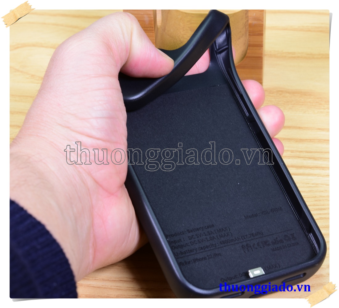 Pin sạc dự phòng iPhone 12 (6.1 inch)/ iPhone 12 Pro (6.1 inch)  4800mAh kiêm ốp lưng