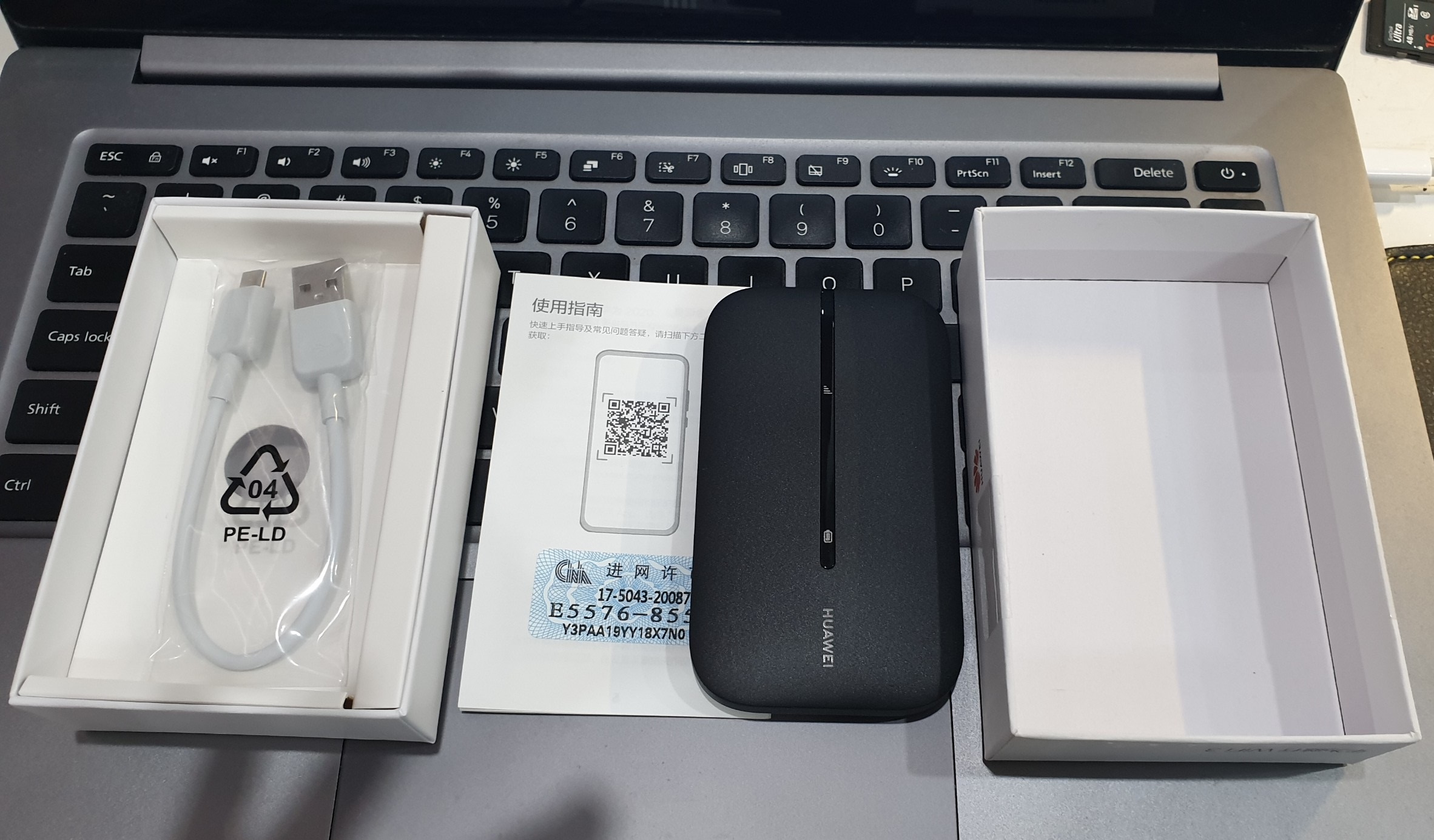 Thiết bị phát WIFI từ sim 4G/ sim 3G Huawei E5576-855 (WIFI 3, 150Mb/s, 16 thiết bị)