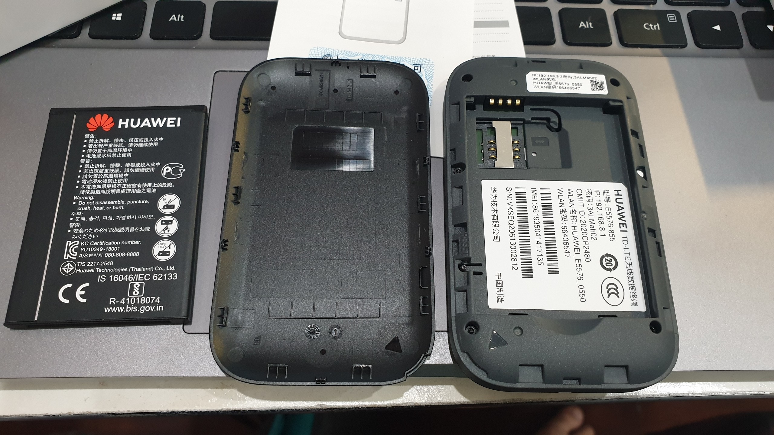 Thiết bị phát WIFI từ sim 4G/ sim 3G Huawei E5576-855 (WIFI 3, 150Mb/s, 16 thiết bị)