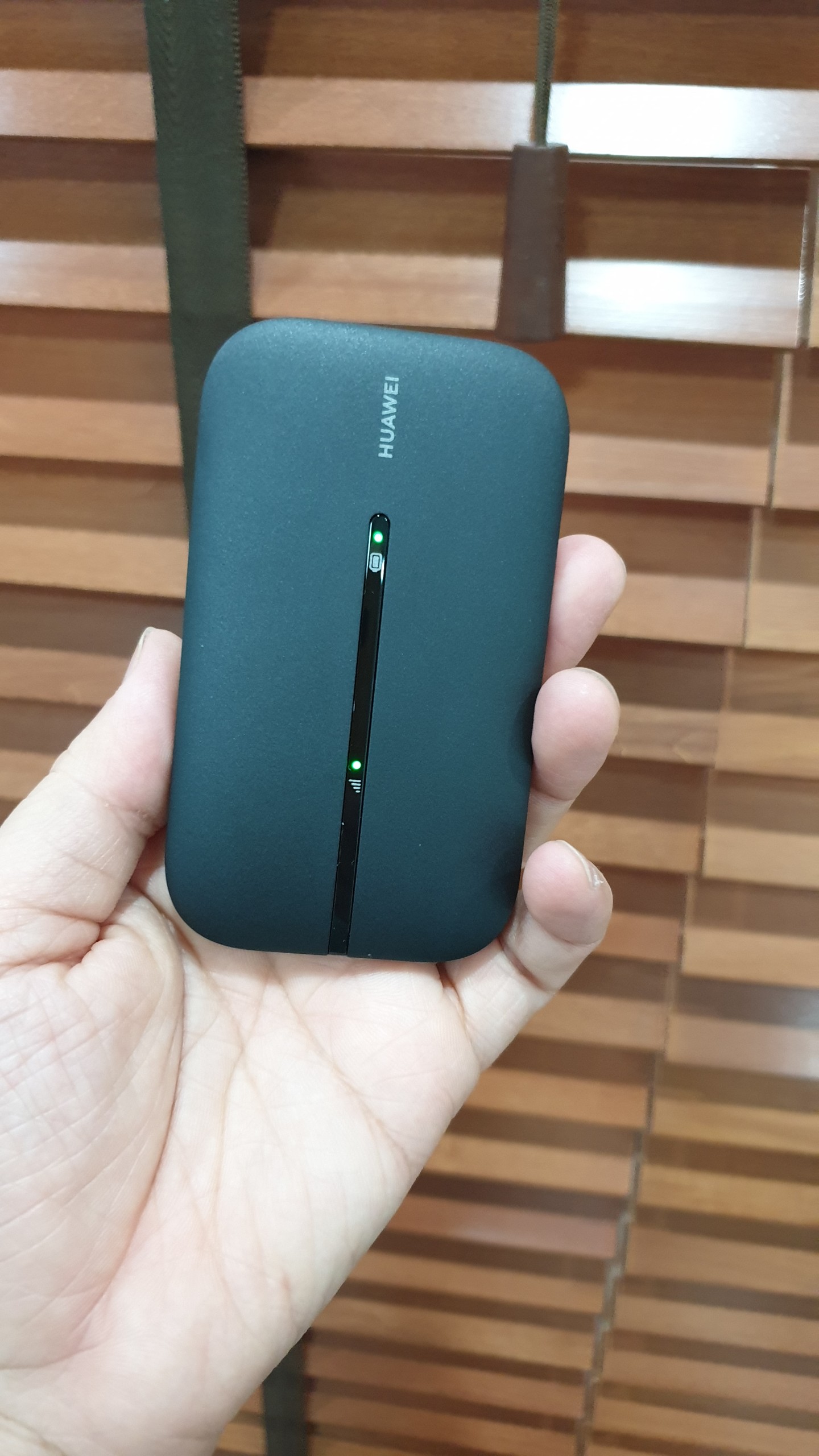 Thiết bị phát WIFI từ sim 4G/ sim 3G Huawei E5576-855 (WIFI 3, 150Mb/s, 16 thiết bị)