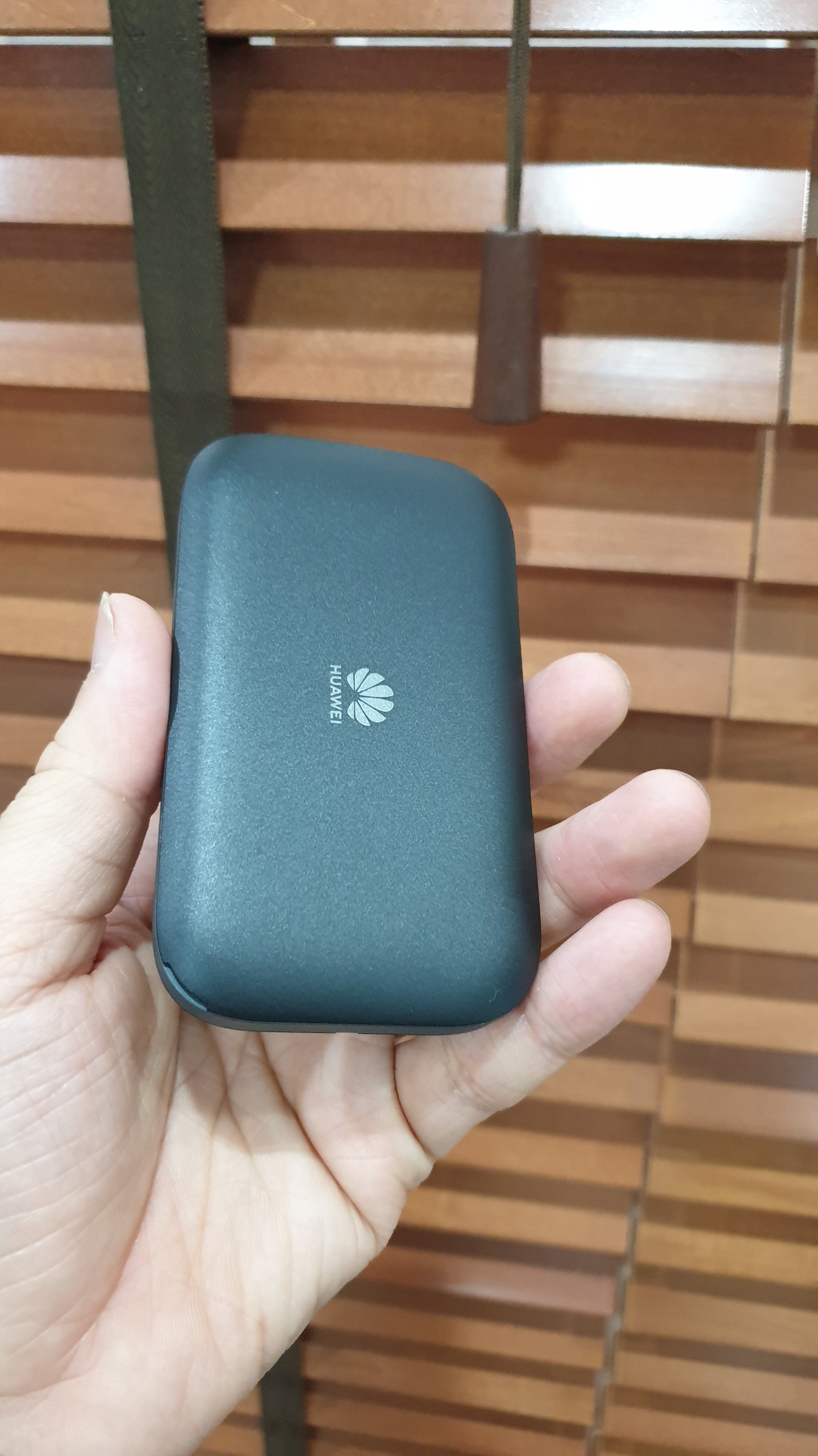 Thiết bị phát WIFI từ sim 4G/ sim 3G Huawei E5576-855 (WIFI 3, 150Mb/s, 16 thiết bị)