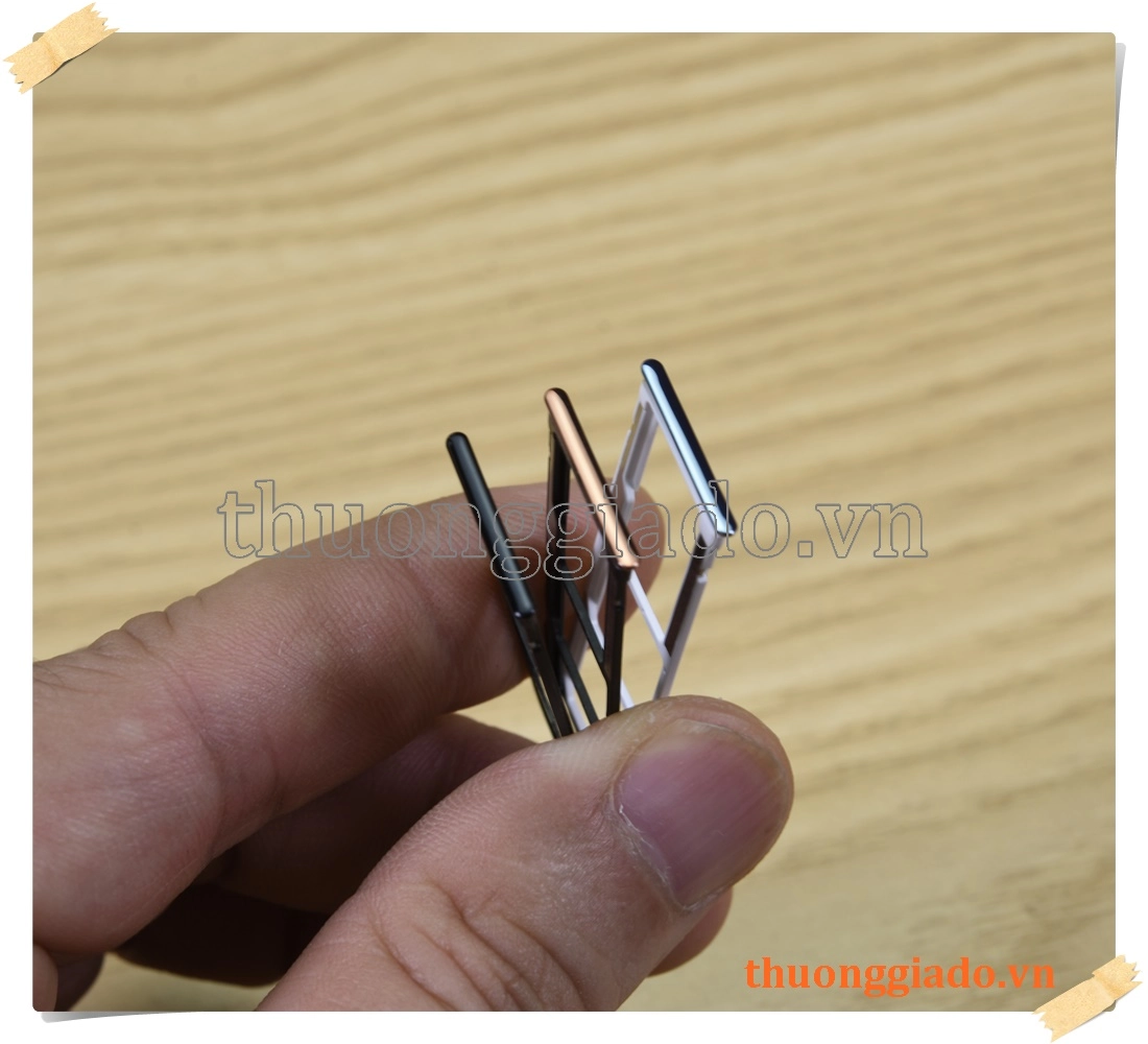 Khay sim Mi Redmi Note 10 Pro (3 in 1), 2 nano sim và 1 thẻ nhớ TF