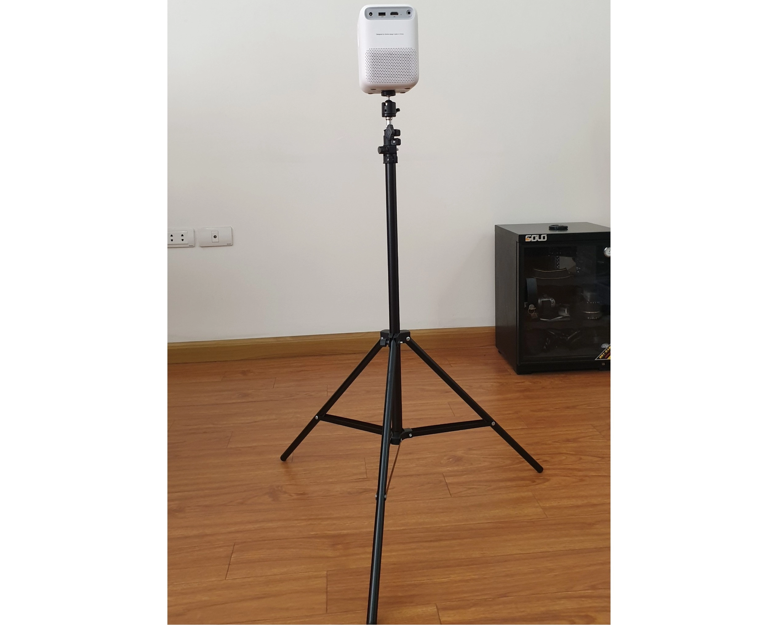 Chân chống tripod giữ điện thoại và máy chiếu (chiều cao tối đa 1.6 mét)