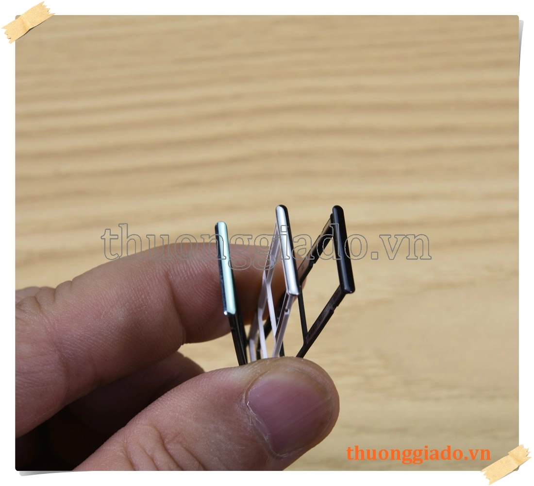 Khay sim Mi Redmi Note 10 4G (3 in 1), 2 ngăn đựng nano sim và 1 ngăn đựng thẻ nhớ TF